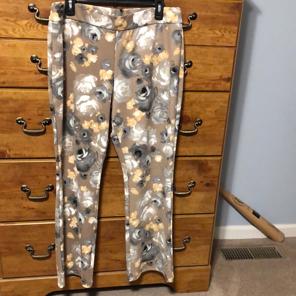 Isaac Mizrahi pull on stretch flare pants Large Petite
